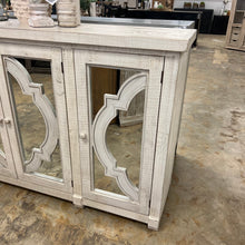 Load image into Gallery viewer, 4813 - four door brocade console white wheat
